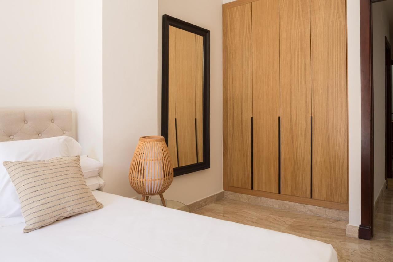 Puerta Catedral Apartments Севилья Экстерьер фото