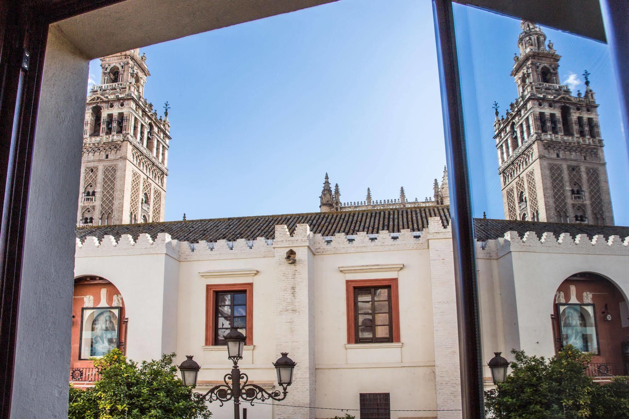 Puerta Catedral Apartments Севилья Экстерьер фото